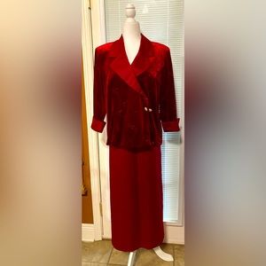 Ladies 2pc velour/satin skirt suit